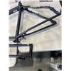 Image 3 : NEW INFINITY BIKE FRAME AND FORKS BOOS.THREE DISC