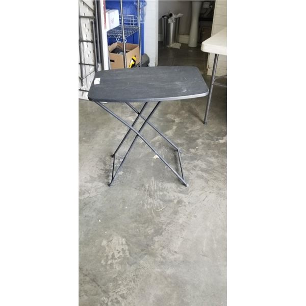 SMALL FOLDING TABLE