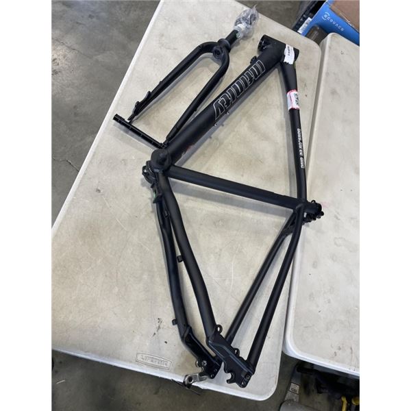 NEW INFINITY BIKE FRAME AND FORKS BOOS.THREE DISC