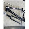 Image 3 : NEW INFINITY BIKE FRAME AND FORKS BOOS.THREE DISC