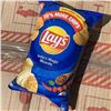 Image 2 : BOX OF LAYS CHIPS INDIAS MAGIC MASALA 130 BAGS 48G BB 09/2026