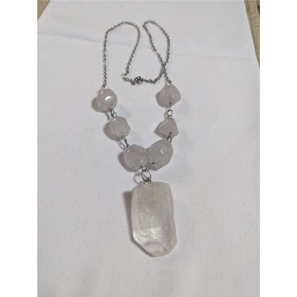 VINTAGE ROCK CRYSTAL STONE NECKLACE