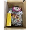 Image 1 : BOX OF MISC COSTUME JEWELELRY