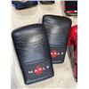 Image 5 : ASSORTED BOXING GLOVES AND TRAINING BELT