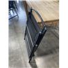 Image 5 : 5 PIECE PATIO SET. CHAIRS ARE FOLDABLE