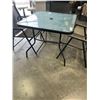 Image 6 : 5 PIECE PATIO SET. CHAIRS ARE FOLDABLE