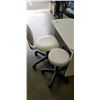 Image 3 : ROLLING NAIL DESK WITH 2 STOOLS