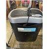 Image 1 : OMNITECH 10-SHEET PAPER SHREDDER