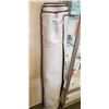 Image 1 : AREA CAPRET APPROX 5FT x 7FT