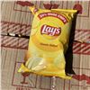 Image 2 : BOX OF LAYS CHIPS CLASSIC SALTED 130 BAGS 48G BB 08/2026