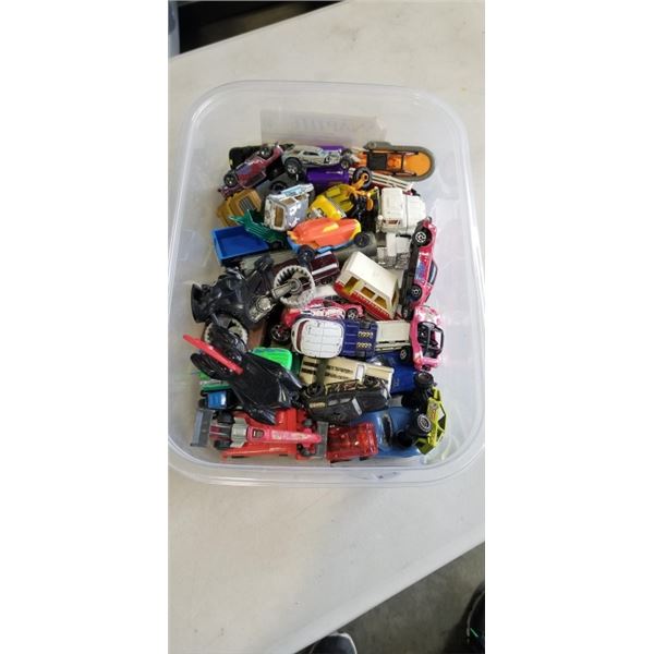 TRAY OF VINTAGE TOY CARS