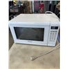 Image 1 : PANASONINC WHITE MICROWAVE
