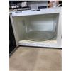 Image 2 : PANASONINC WHITE MICROWAVE