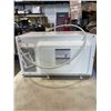 Image 3 : PANASONINC WHITE MICROWAVE