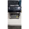 Image 1 : SUR LA TABLE MULTIFUNCTIONAL AIR FRY OVEN MODEL SLT-1807. WORKING