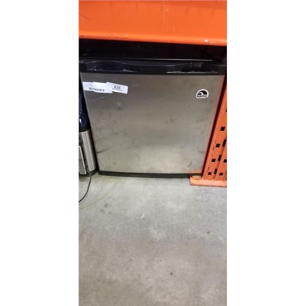 IGLOO TM MINI FRIDGE