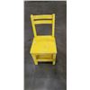 Image 2 : 4 WOODEN KIDS CHAIRS AND SIDE TABLE