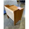 Image 5 : 2 SIDE TABLES