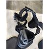 Image 3 : ROSSUR KNEE BRACE AND PERFECT SOLUTIONS ICE TRACTION SLIP ONS