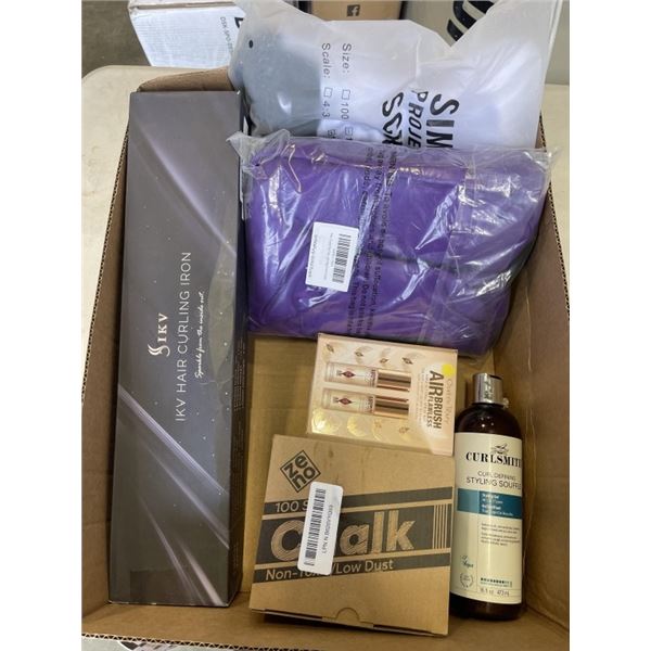 SET PACKING CUBES, PROJECTOR SCREEN, CURLING IRON, CHALK FOR KIDS ETC