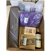 Image 1 : SET PACKING CUBES, PROJECTOR SCREEN, CURLING IRON, CHALK FOR KIDS ETC