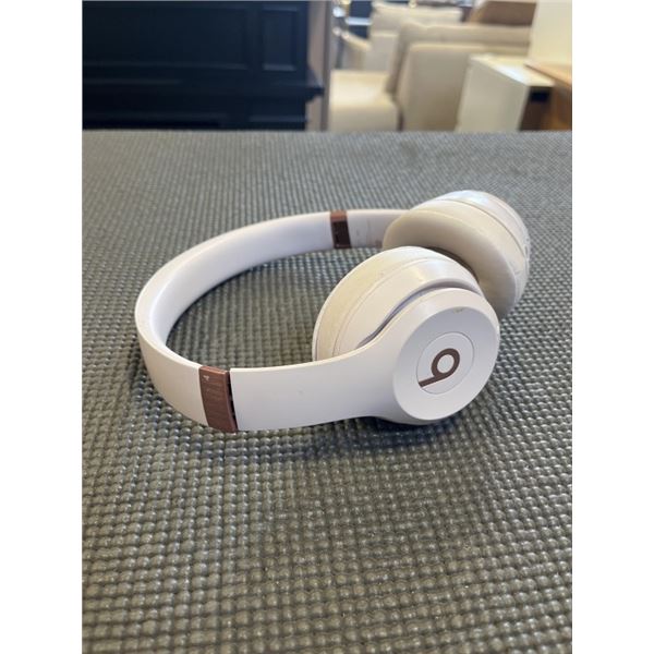 BEATS SOLO 4 ON EAR SOUND ISOLATING BLUETOOTH HEADPHONES - TESTED WORKING, RETAIL $279
