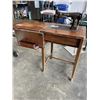 Image 3 : VINTAGE SEWING MACHINE IN TABLE