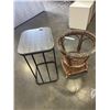 Image 4 : 2 SIDE TABLES