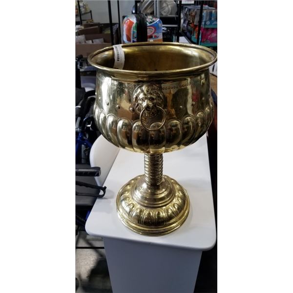 VINTAGE POLISHED BRASS LION HEAD BOWL