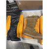 Image 2 : 5 NEW ASSORTED PAIRS LADIES BOOTS