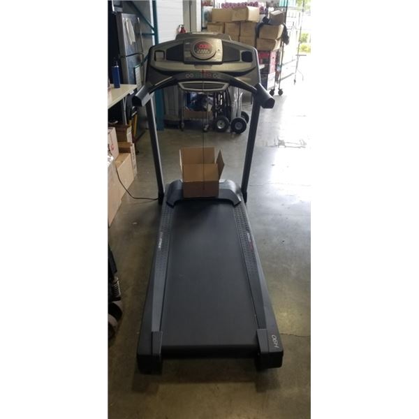 HR FULLSTRIDE HEALTH RIDER TREADMILL. WORKING