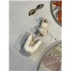 Image 7 : LOT OF GOODS INCLUDING VERILUX COMFORT LENS, WOODEN WIND INSTRUMENT, DECORATIVE VASE