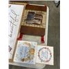 Image 4 : LOT OF WALL ART AND DECORATIVE ITEMS