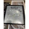 Image 5 : LOT OF WALL ART AND DECORATIVE ITEMS