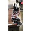 Image 3 : 6 PAIRS OF SHOES, BOOTS, AND SLIDES