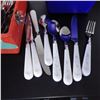 Image 2 : lunch box with kitchen cutlery