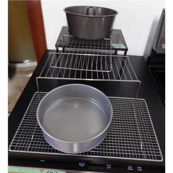 Baking cooling racks and baking pans