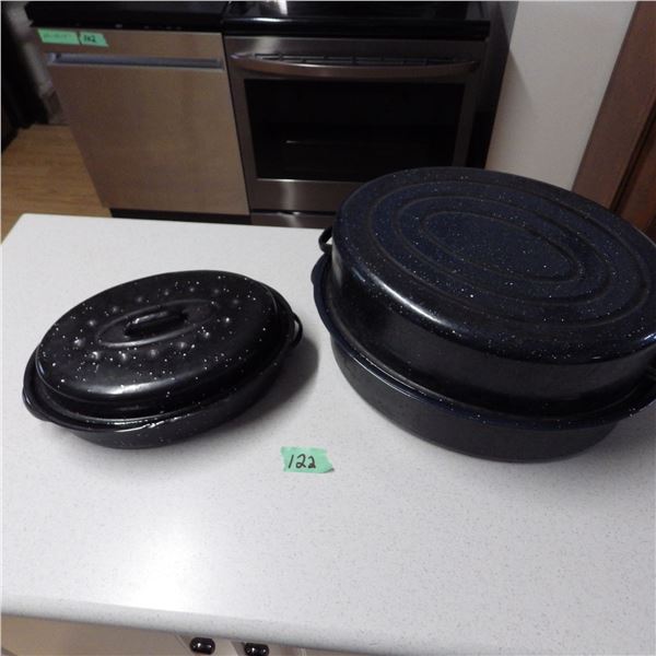 large oval roasting pan and smaller oval roasting pan