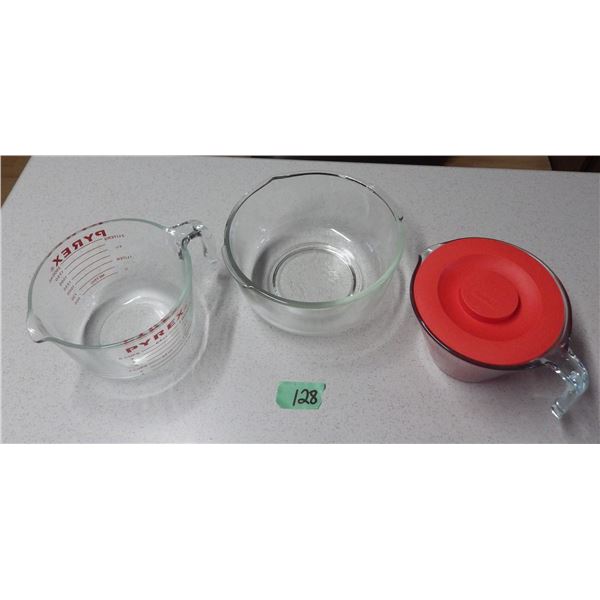 lot of measuring cups