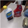 Image 4 : Kitchen cleaning supplies