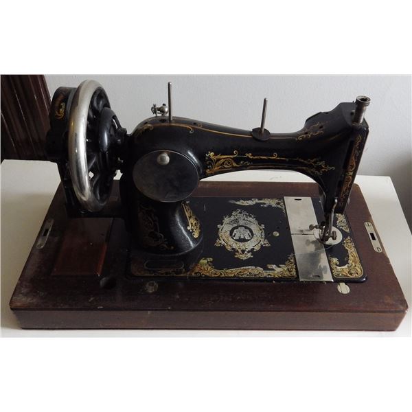 Antique Vickers hand crank operated sewing machine in wood case NOTE CRACK IN PICTURES