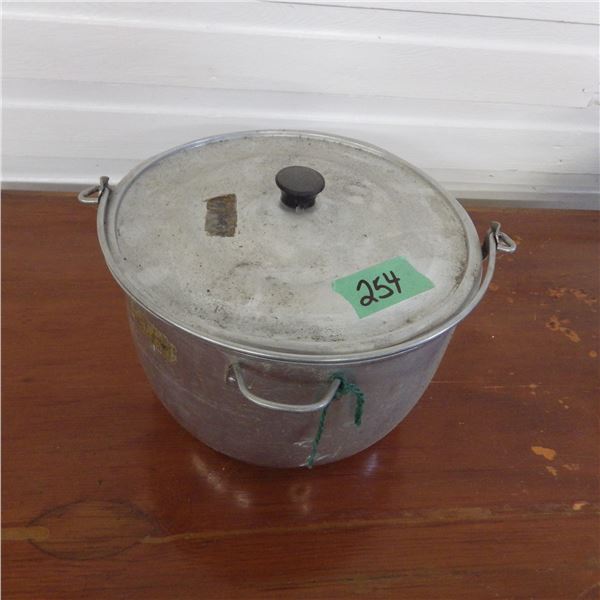 aluminum pot with lid