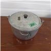 Image 1 : aluminum pot with lid