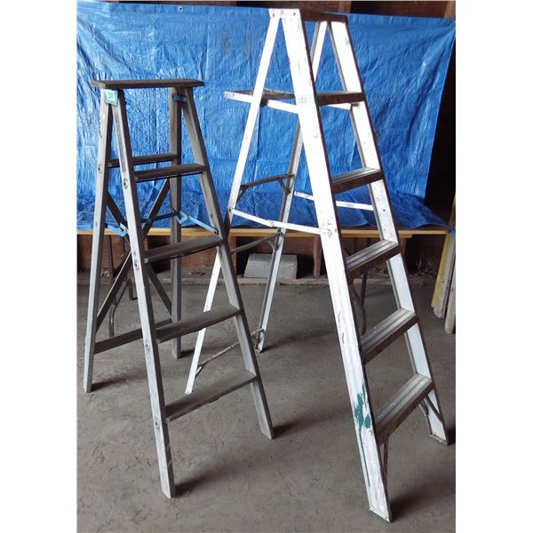 Aluminum and wood step ladders