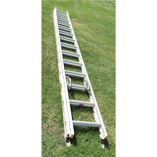Louisville Aluminum extension ladder 28 feet