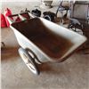 Image 1 : Rubbermaid Yard cart