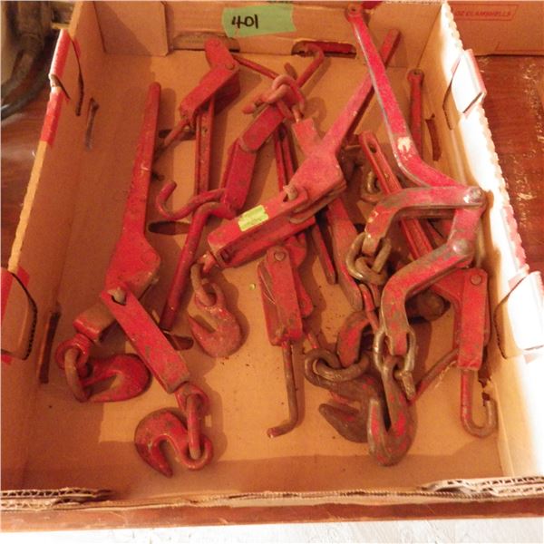 Box with chain boomers