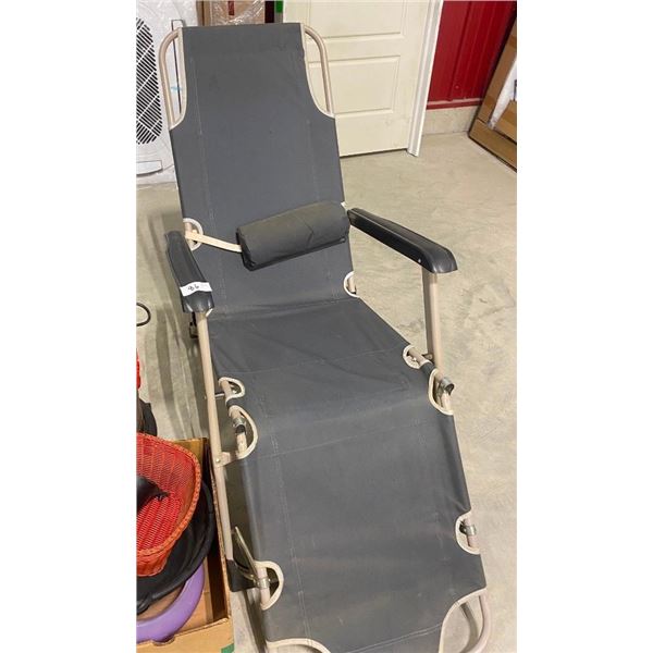 LAWN CHAIR