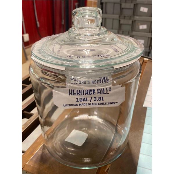 1 GALLON JAR WITH LID