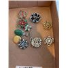 Image 1 : Vintage brooches